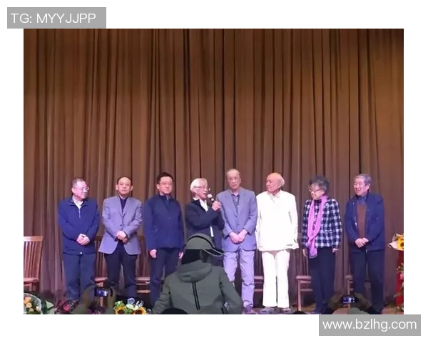 足球明星与母亲的深厚情感:他们背后的无声支持与共同奋斗的故事 足球明星与母亲的深厚情感:他们背后的无声支持与共同奋斗的故事